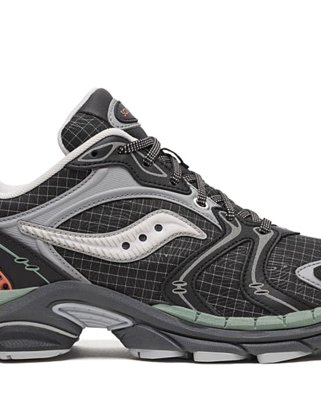 TRIUMPH Black / Shadow