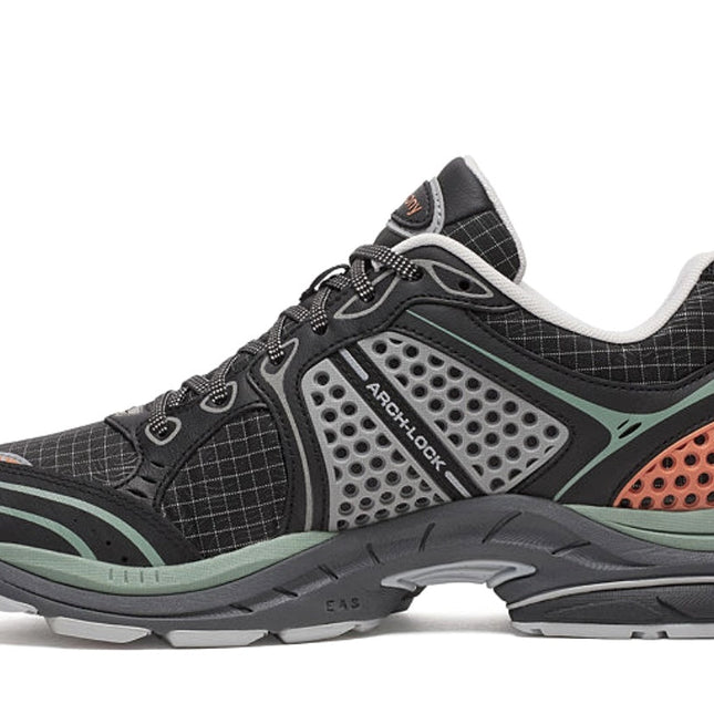 TRIUMPH Black / Shadow